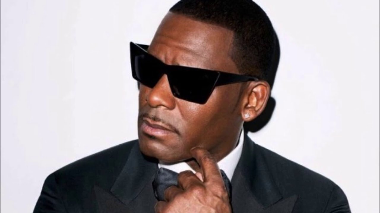 R. Kelly Finally “Admits It”