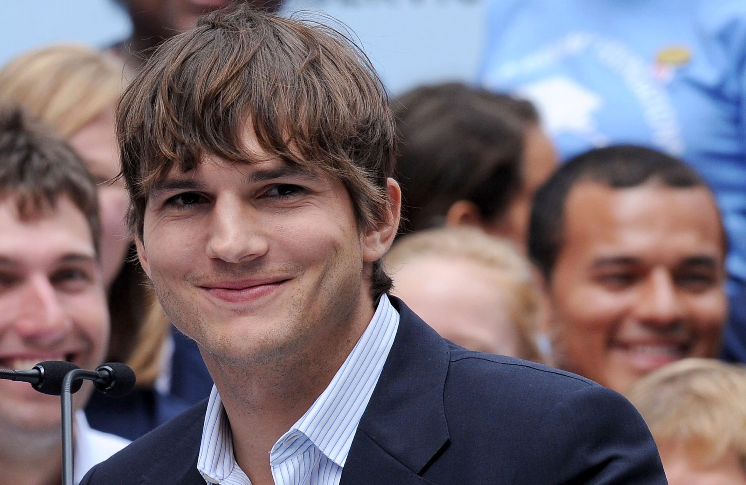 27 Things to Text Ashton Kutcher