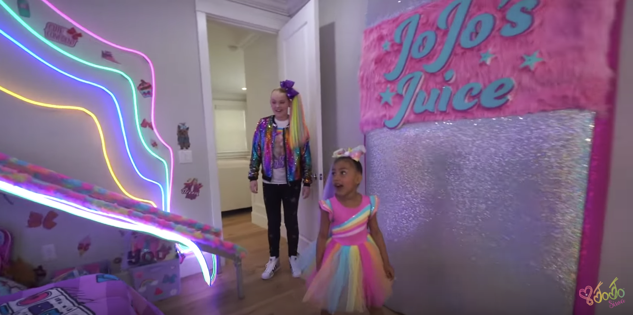 The Vacant, Sparkly Capitalism of JoJo Siwa