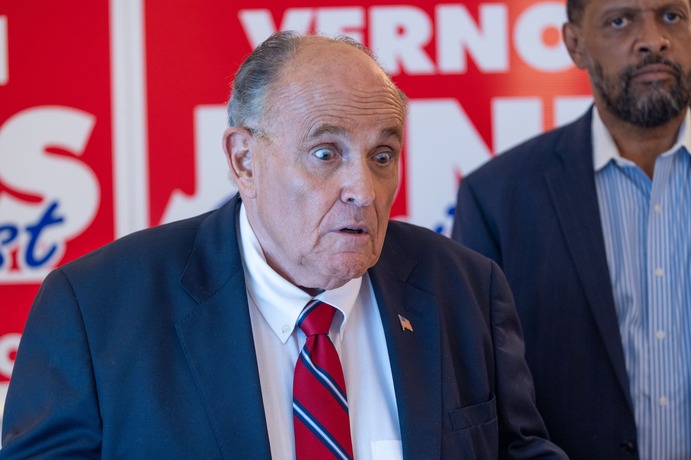 Did Rudy Giuliani Get Seduced in a Hotel Room for 