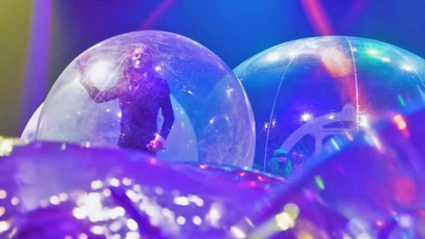 Flaming Lips' Space Bubble Show: a Live Music Fix For COVID, or a One-Shot Gimmick?