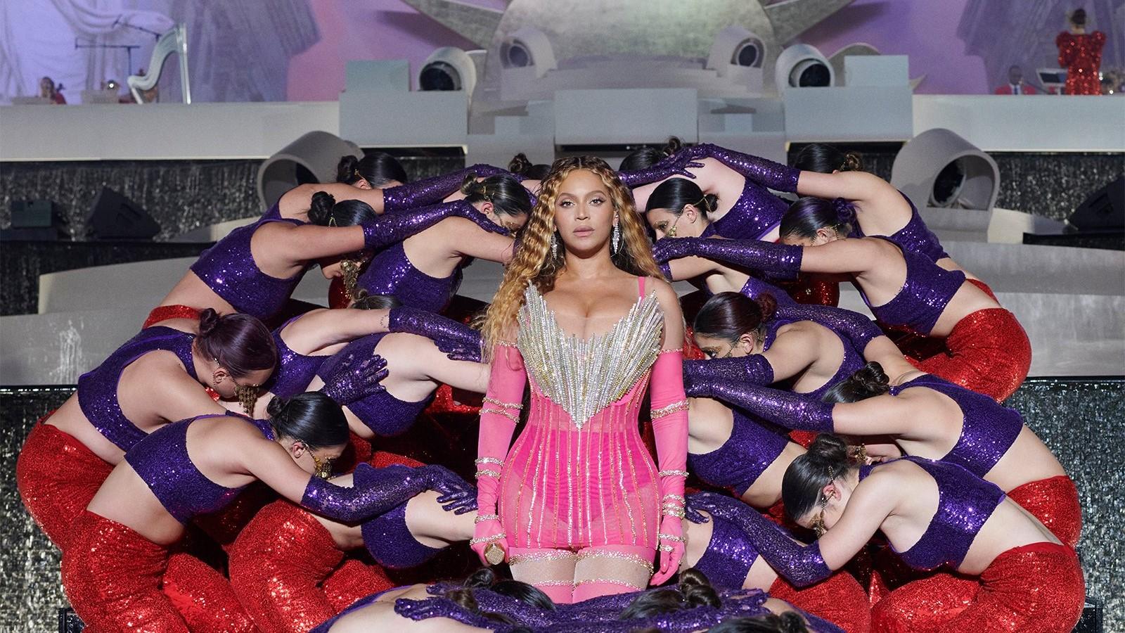 Beyoncé Is Back - The Superstar Dazzles Fans During Spectacular Dubai Performance