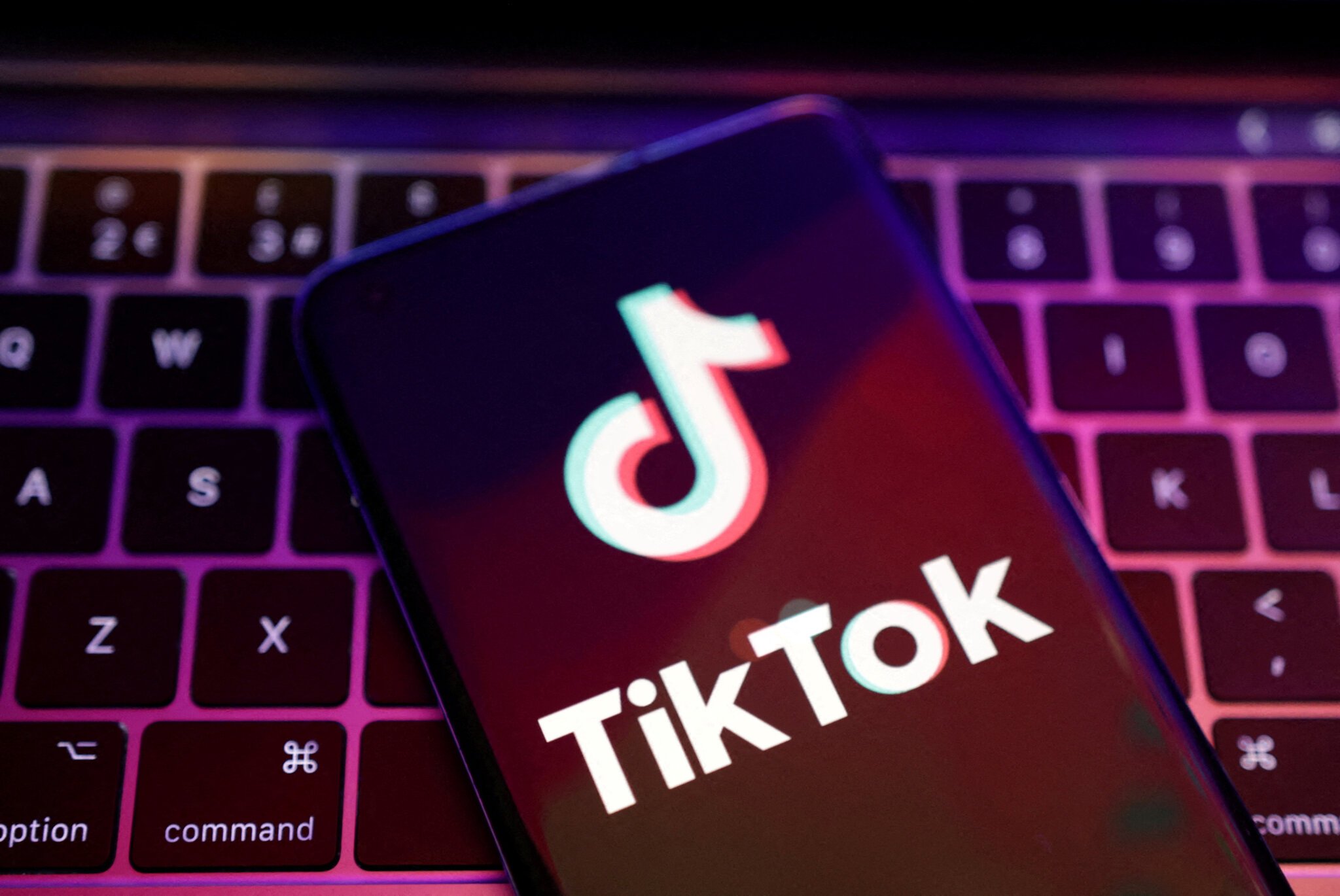 UMG Says You Can't Listen To Taylor Swift On TikTok