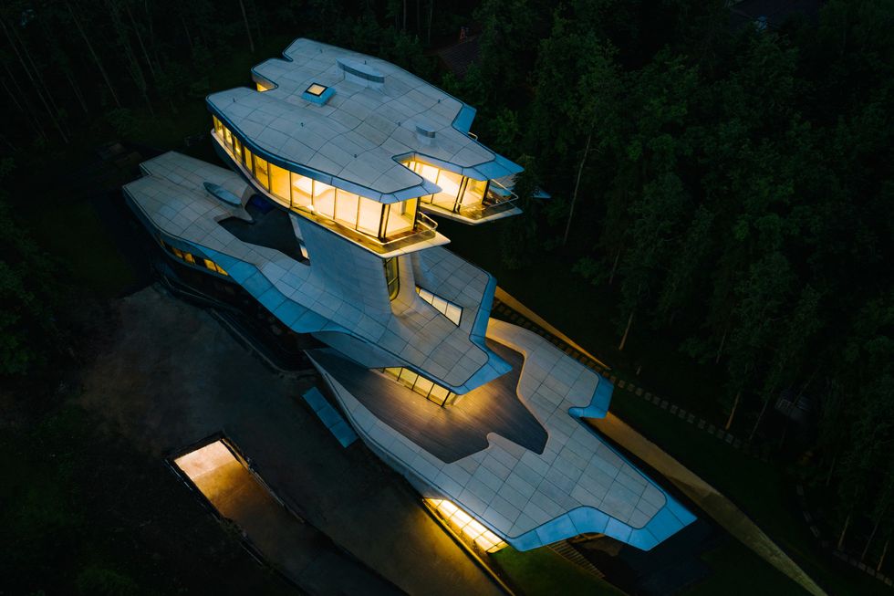 naomi campbell spaceship aerial