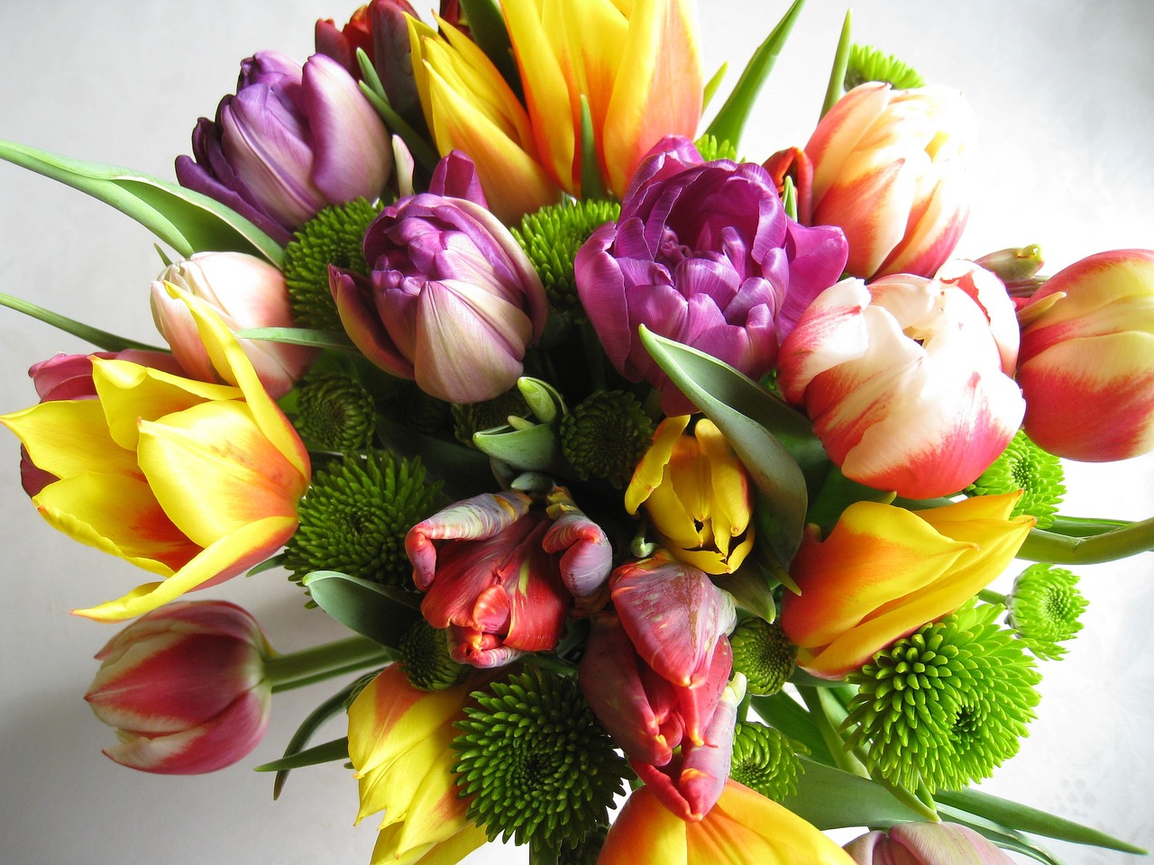 Big Blooms: The Trendiest Large Flower Bouquets to Send, Plus the Ultimate Delivery Convenience